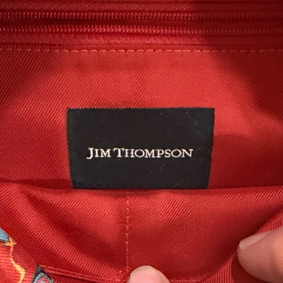 Jim Thompson Red Patterned Crossbody Bag and wristlet combination 100% silk - Picture 3 of 9